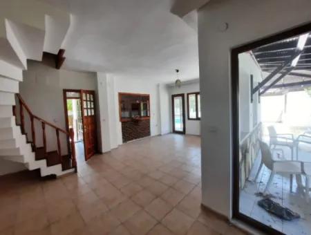 Muğla Ortaca Dalyan’da Yüzme Havuzlu 3+1, Ve  1+1 Eşyasız Villa Kiralık