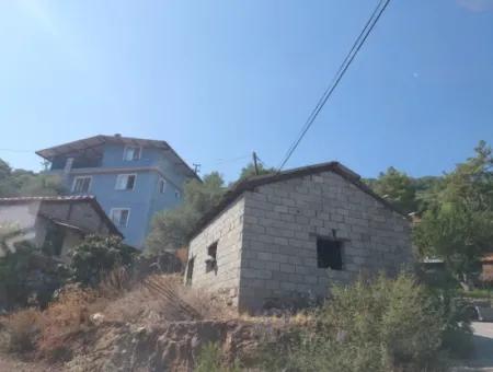 Muğla Ortaca Sarıgerme Merkezde  485 M² İmarlı Satılık Arsa – Köy Evi + Depolu