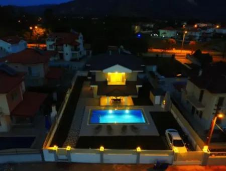Mugla Ortaca Dalyan Da 565 M² Arsa Yüzme Havuzlu4+1  Eşyalı Kiralık Villa