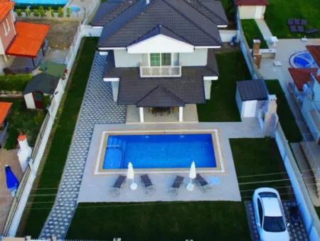 Mugla Ortaca Dalyan Da 565 M² Arsa Yüzme Havuzlu4+1  Eşyalı Kiralık Villa