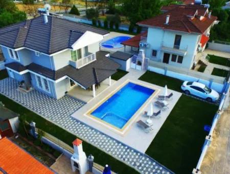 Mugla Ortaca Dalyan Da 565 M² Arsa Yüzme Havuzlu4+1  Eşyalı Kiralık Villa