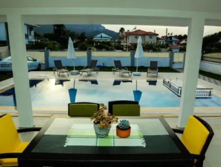 Mugla Ortaca Dalyan Da 565 M² Arsa Yüzme Havuzlu4+1  Eşyalı Kiralık Villa