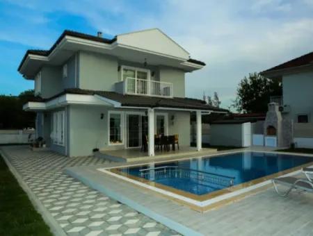 Mugla Ortaca Dalyan Da 565 M² Arsa Yüzme Havuzlu4+1  Eşyalı Kiralık Villa