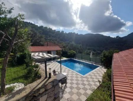 Muğla Ortaca Gökbel  Doga İçinde  Yüzme Havuzlu 1+1 Ahşap Eşyalı Bungalov Kiralık