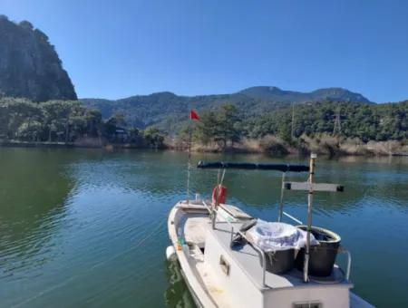 Muğla Dalyanda Kanala Sıfır Müstakil 5.000 M2 Ve  250 M2 İnşaat Hakkı Olan  Arazi Satılık